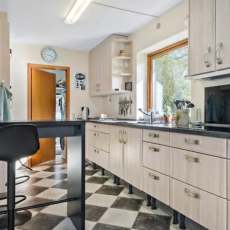 3 Bedroom Cozy In *